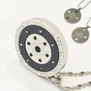 Nouveau collier pendentif en cristal de style japonais, coloré, science quantique avec charme d'énergie positive - Product Image 3