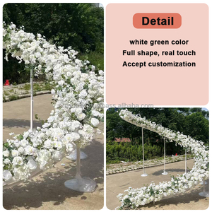 Arreglo floral para decoración de escenario de boda, forma de curva en S, arco de flores con rosas blancas y plantas verdes para eventos de boda. - Product Image 4