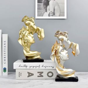 Statue de couple en résine « Baiser Créatif Amour Profond », artisanat décoratif pour la maison, le salon, ou comme cadeau. - Product Image 2