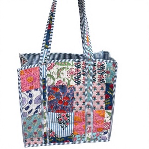 Bolso tote acolchado de algodón con estampado de bloques, bolso tote grande para mujer, elegante bolso tote de hombro para el mercado, bolso de playa ligero, bolso tote con estampado floral - Product Image 1