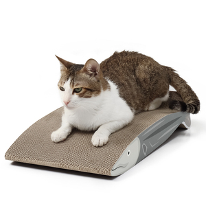 鱼设计耐用纸板猫刮刮器，带猫薄荷刮刮垫 - Product Image 4