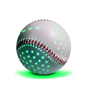 Özel logo baskı şarj edilebilir LED ışık Up Golf topları gösterisi koyu glow LED renk spor beyzbol hediye
