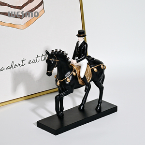 Arte moderna figura scultura personalizzato armadietto del vino di lusso resina cavalleresco Design ornamenti Desktop - Product Image 3