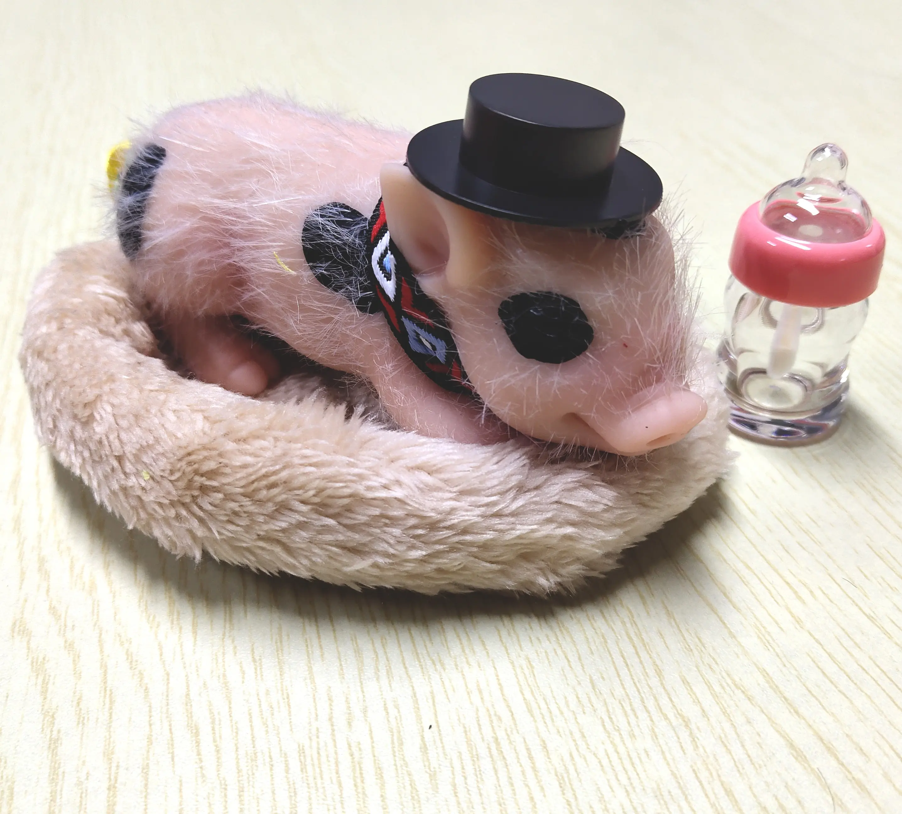 R&B New Design Lifelike Mini Soft Pink Cute Dolls Reborn Pure Full Silicone Baby Pig With Hair Hat For Children