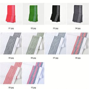 Serviette de golf personnalisée avec logo, découpe centrale et trou pour sac de golf et clubs - Product Image 2