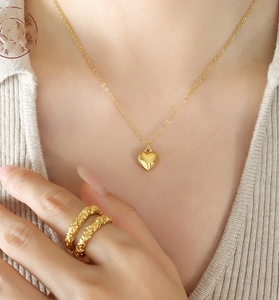 Minimalist <strong>Mini</strong> Peach <strong>Heart</strong> 18K Gold Plated Titanium Steel Collarbone Necklace - Product Image 2