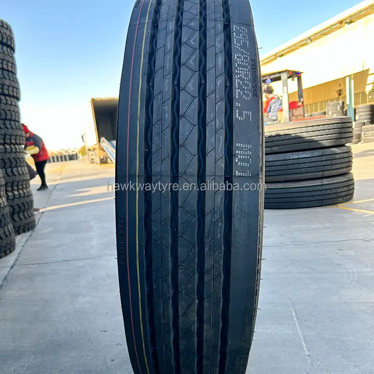 إطار شاحنة صيني لاسلكي 295/80r22.5 315/80r22.5 إطارات شاحنة 315 80 22.5