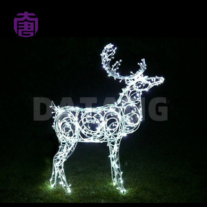 Décoration de Noël LED en forme de cerf pour extérieur, lumière blanc chaud 2700K, étanche, design 3D en fil métallique pour affichage festif - Product Image 5