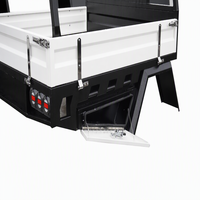 Plateau en aluminium personnalisable avec boîte à outils et côtés rabattables amovibles. Peinture en poudre. Convient pour une utilisation en extérieur.