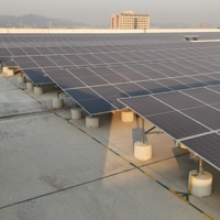 Système de support de montage de panneaux solaires en acier Zn-Al-Mg, résistant au vent et à la neige, pour configuration uniforme