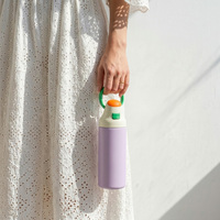 Bouteille d'eau portable isotherme sous vide en acier inoxydable 316 de 18,25 oz avec poignée et couvercle à paille, design contrasté, pour activités de plein air et salle de sport