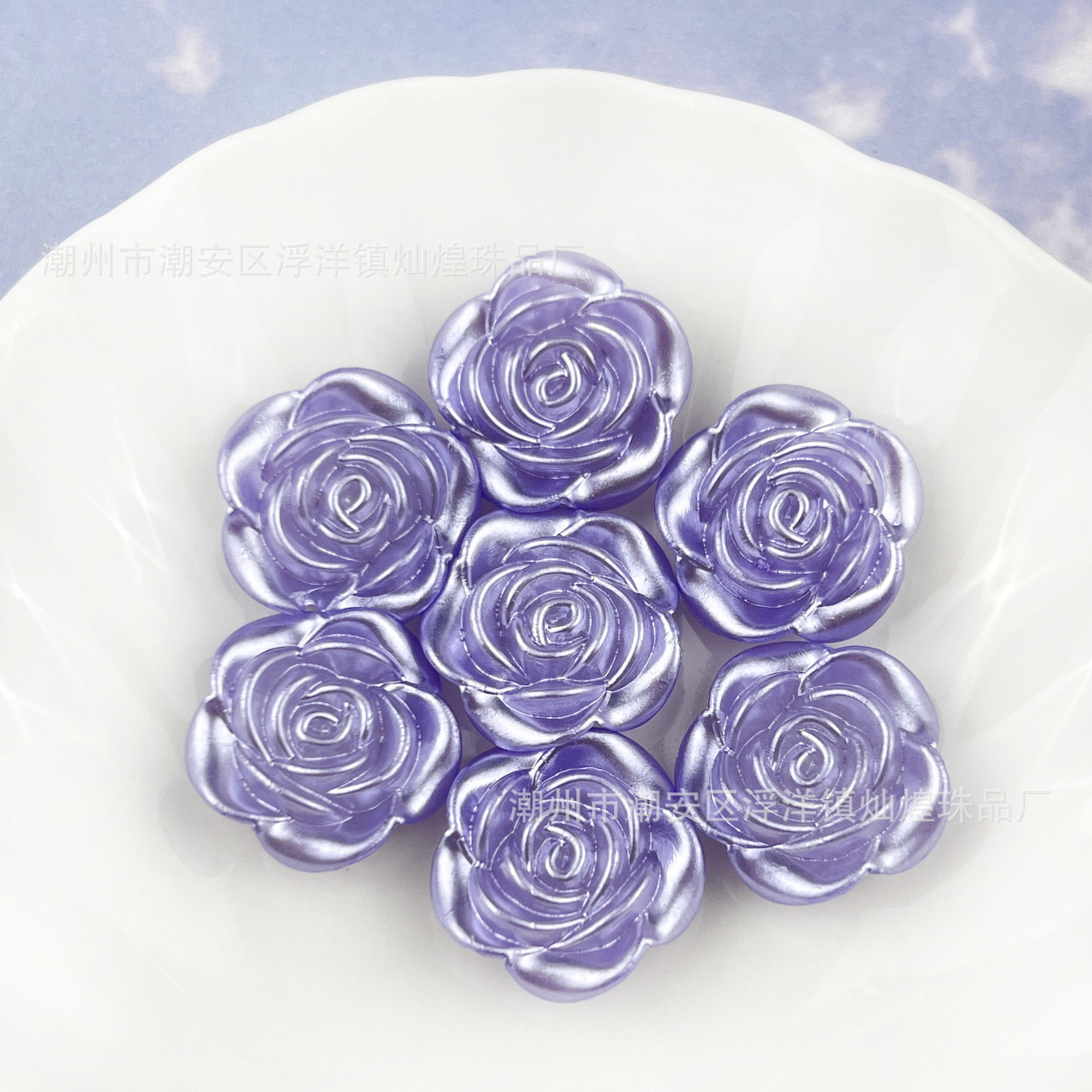 13 rosas violeta claro con agujeros