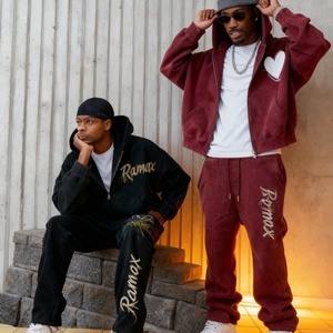 Ensemble de jogging streetwear personnalisé avec logo, survêtement délavé à l'acide avec fermeture éclair, sweat à capuche et pantalon de survêtement évasé à jambe droite pour homme - Product Image 1