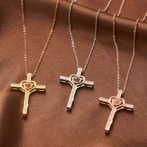 <span class=keywords><strong>Collana</strong></span> <span class=keywords><strong>con</strong></span> Croce Placcata Oro Personalizzata <span class=keywords><strong>con</strong></span> <span class=keywords><strong>Proiezione</strong></span> Fotografica Nascosta, Gioiello Cristiano Commemorativo per Mamma e Nonna - Product Image 2