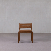 Canapé d'angle minimaliste en bois massif avec revêtement en cuir, accoudoirs carrés, rangement, design écologique et durable