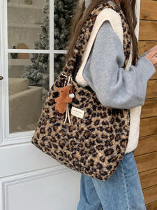Nuova Borsa Invernale 2026 con Stampa Leopardata in Peluche, Grande Capacità, Stile Universitario, Borsa a Tracolla Singola Pelosa alla Moda - Product Image 1