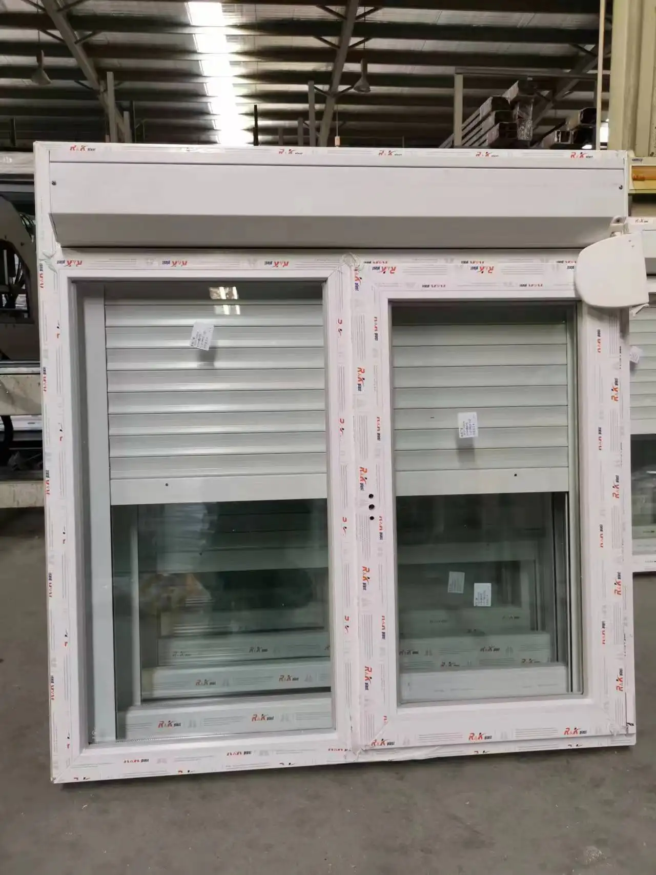Chất lượng cao uPVC nghiêng và biến cửa sổ với con lăn màn trập PVC cửa sổ
