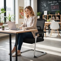 Chaise de conférence en maille Design Forward avec support lombaire trapézoïdal et base chromée pour salle de réunion et de formation