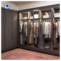 Dressing de luxe sur mesure avec portes vitrées pour chambre à coucher, armoire moderne pour villa, rangements de vêtements