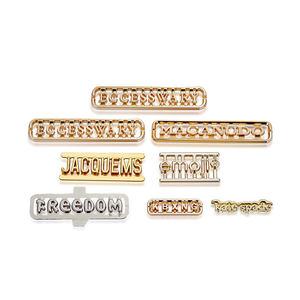 Produzione all'Ingrosso Targhetta Metallica 3D Personalizzata con Logo Adesivo 3M, Stemma in Lega di Zinco e Ottone per Profumi, Borse, Valigie - Product Image 5