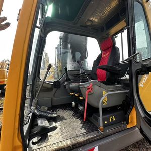 Excavatrice sur chenilles Volvo EC210BLC d'occasion bien entretenue avec pompe hydraulique fiable pour les travaux de remise en état des terrains et d'exploitation de carrières - Product Image 5