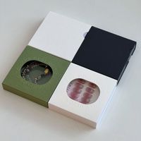 Boîte à bijoux haut de gamme avec logo personnalisé en relief, design carré évidé, finition mate, doublure en éponge, pour bagues, crèmes pour les yeux