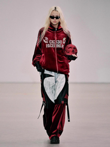Conjuntos Deportivos Unisex de 2 Piezas, Conjuntos de Chándal Personalizados de Terciopelo con Pedrería Brillante, Traje Deportivo de Terciopelo con Cristales - Product Image 5