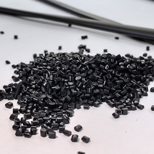 Granulés de polyuréthane <span class=keywords><strong>thermoplastique</strong></span> (TPU) au prix d'usine pour la fabrication de poignées de raquettes - Product Image 1