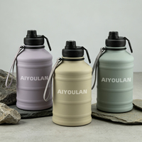 Bouteille d'eau en acier inoxydable 304 à paroi simple, grande capacité 2200 ml, pour la salle de sport, l'extérieur, portable, avec couvercle à boire directement, logo personnalisé