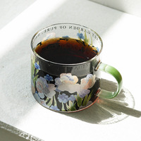 Tasse à eau en verre imprimé à haute teneur en borosilicate résistant à la chaleur et au froid avec poignée de conception originale