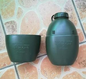 Botella de Agua y Taza de Plástico HDPE Estándar Británico Modelo 58, Cantimplora de Plástico para Exteriores con Asas Metálicas - Product Image 6