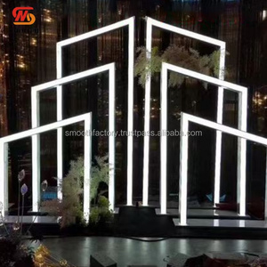 Arche de mariage LEDA avec structure métallique et éclairage LED, toile de fond géométrique lumineuse pour événements et décorations de mariage - Product Image 4