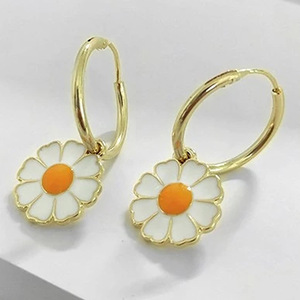 Orecchini a Perno con Fiore di Margherita per Donne, in Lega di Rame, Classici per Fidanzamento e Uso Quotidiano - Product Image 2