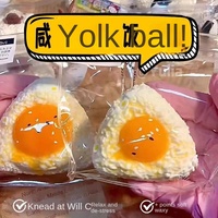 Boule de riz triangulaire au jaune d'œuf salé virale Xiaohongshu, en silicone souple anti-stress à rebond lent pour filles et garçons
