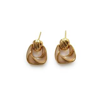 Boucles d'oreilles pendantes tendance en acier inoxydable 316L avec placage or PVD, durables et résistantes - Product Image 1