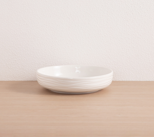 Nouvel ensemble de vaisselle en porcelaine fine blanche, assiettes, bols, tasses et soucoupes à bord ondulé texturé, pour cuisine moderne, hôtels et restaurants, vente en gros - Product Image 4