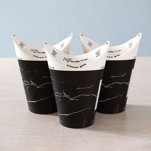 Caja de embalaje de papel Kraft plegable para patatas fritas, patatas fritas, vasos de papel de pollo frito, logotipo personalizado - Product Image 1