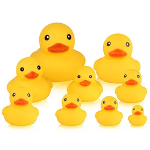 Toptan tiny kauçuk oyuncaklar-Toptan toplu Lot bebek banyo su oyuncak ördek sesler küçük Mini sarı plastik ördekler BB düdük ile