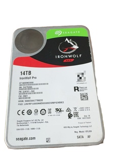 Disco Duro Interno Empresarial Original IronWolf PRO de 14 TB y 3.5 Pulgadas ST14000NE0008, 7200 RPM, SATA 6 Gb/<span class=keywords><strong>s</strong></span>, para Centro de Datos - Product Image 1