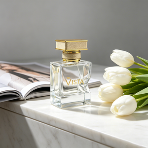 Flacone di Profumo Rettangolare in Vetro con Collare in Alluminio Stampato in Oro e Pompa Spray - Product Image 3