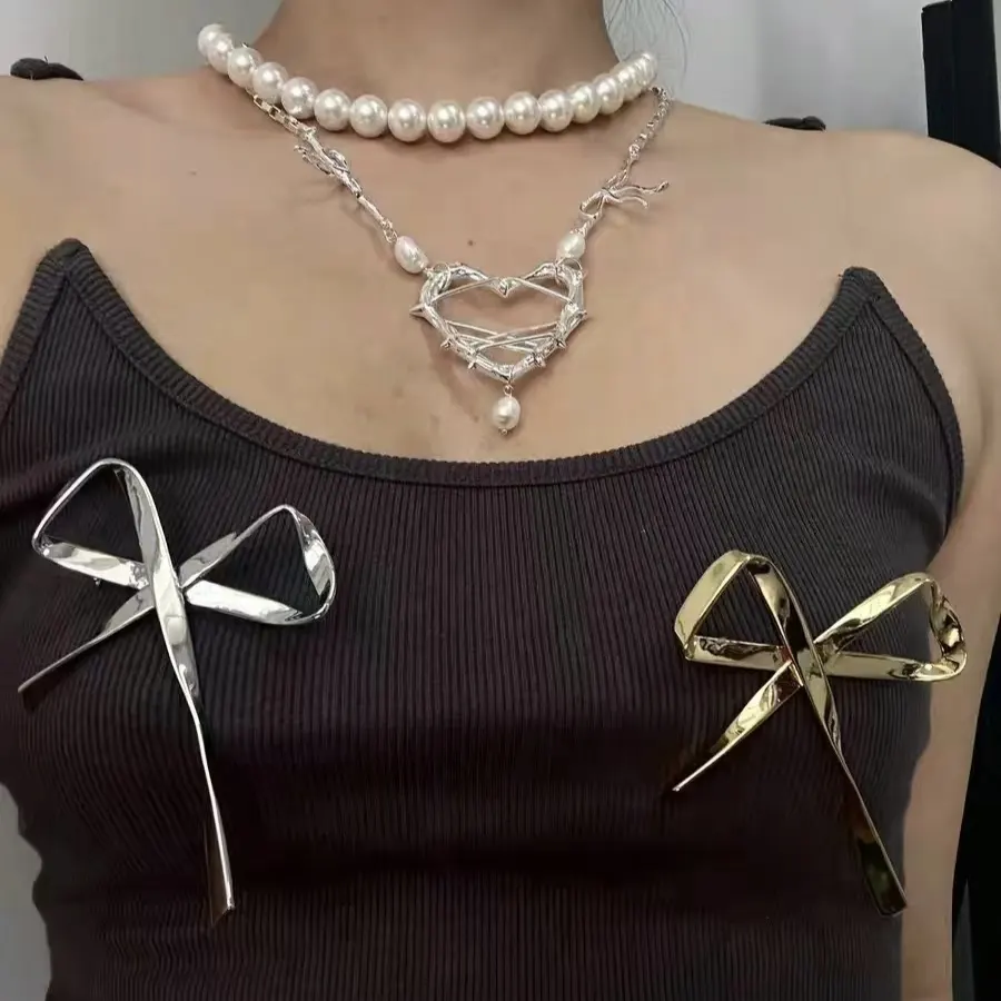 بروش على شكل فيونكة مصنوعة يدويًا مخصصة من المصنع للمجوهرات للجنسين