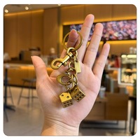 Nouvel Arrivage Porte-clés et Pendentif pour Sac ou Téléphone Portable en Alliage Métallique Électroplaqué, Forme de Dés Géométrique 3D Classique, Style Instagram