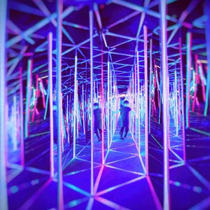 Accessoires interactifs géant étonnant labyrinthe de miroir de labyrinthe de cristal avec lumière à vendre - Product Image 3