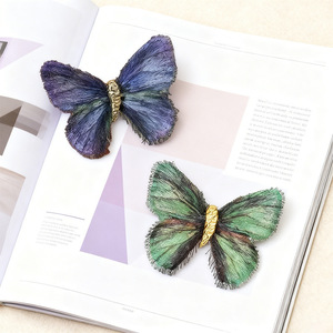 Accesorios Xinmi, broche retro con mariposa bordada en degradado, abrigo, ropa versátil, pin, especial para mujeres con diseño de insecto. - Product Image 3