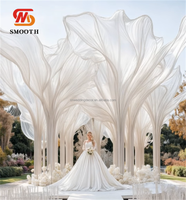 Installation artistique géante en soie, toile de fond en organza, fleurs artificielles faites à la main, cadre en métal, fleurs en maille