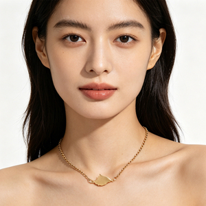 Parure de bijoux pour femme en acier inoxydable plaqué or 18 carats, comprenant un collier avec pendentif carte de La <span class=keywords><strong>Digue</strong></span> (Seychelles) et un bracelet - Product Image 6