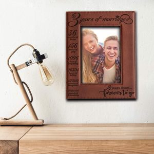 Cadre photo personnalisé moderne en similicuir gravable au laser avec impression numérique UV/gravure, 42 couleurs au choix, 24x22cm, couleurs assorties - Product Image 3