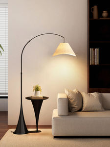 Lampadaire de style vintage avec lampe de pêche à poser près du canapé du salon, combiné à une <span class=keywords><strong>table</strong></span> basse <span class=keywords><strong>et</strong></span> une <span class=keywords><strong>table</strong></span> de chevet - Product Image 2