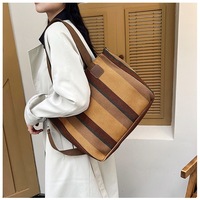 Sac bandoulière rayé coloré personnalisé en usine, sac de loisirs et de shopping avec poignées pour toutes les occasions, sac de maman