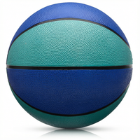 Ballon de basketball en caoutchouc taille 5 personnalisé, bicolore bleu-vert, antidérapant, durable, pour l'entraînement en extérieur des jeunes et des enfants